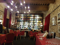 Atmosphère du Restaurant français Restaurant Les Arcenaulx Marseille Vieux Port - n°15