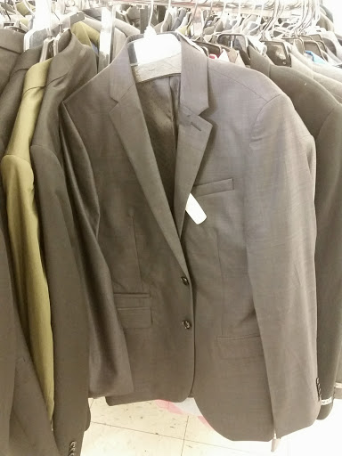 Discount Store «Discount Fashion Warehouse Northland», reviews and photos, 2727 Northland Plaza Dr, Columbus, OH 43231, USA