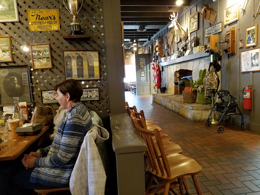 American Restaurant «Cracker Barrel Old Country Store», reviews and photos, 901 Veterans Memorial Pkwy, St Charles, MO 63303, USA