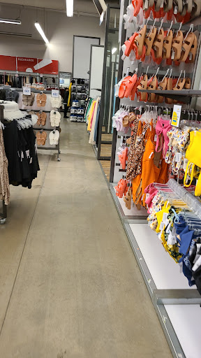 Clothing Store «Old Navy», reviews and photos, 90 Pleasant Valley St, Methuen, MA 01844, USA