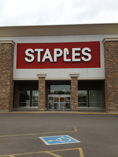 Office Supply Store «Staples», reviews and photos, 2100 E Snelling Dr #42, Roseville, MN 55113, USA