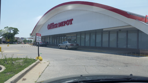 Office Supply Store «OfficeMax», reviews and photos, 3555 S 27th St, Milwaukee, WI 53221, USA