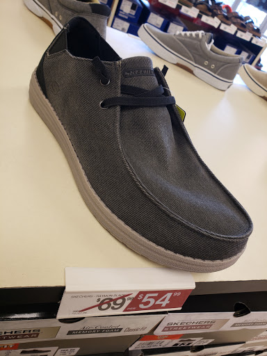 Shoe Store «Famous Footwear», reviews and photos, 4190 Vinewood Ln N, Plymouth, MN 55442, USA