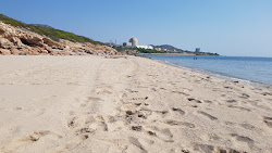 Foto di Spiaggia di Almadrava e l'insediamento