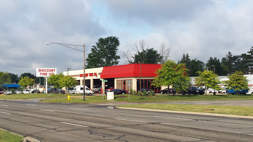 Tire Shop «Discount Tire Store - Clinton Township, MI», reviews and photos, 33633 Gratiot Ave, Charter Twp of Clinton, MI 48035, USA
