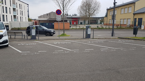 Borne de recharge de véhicules électriques IZIVIA Grand Lyon Station de recharge Craponne