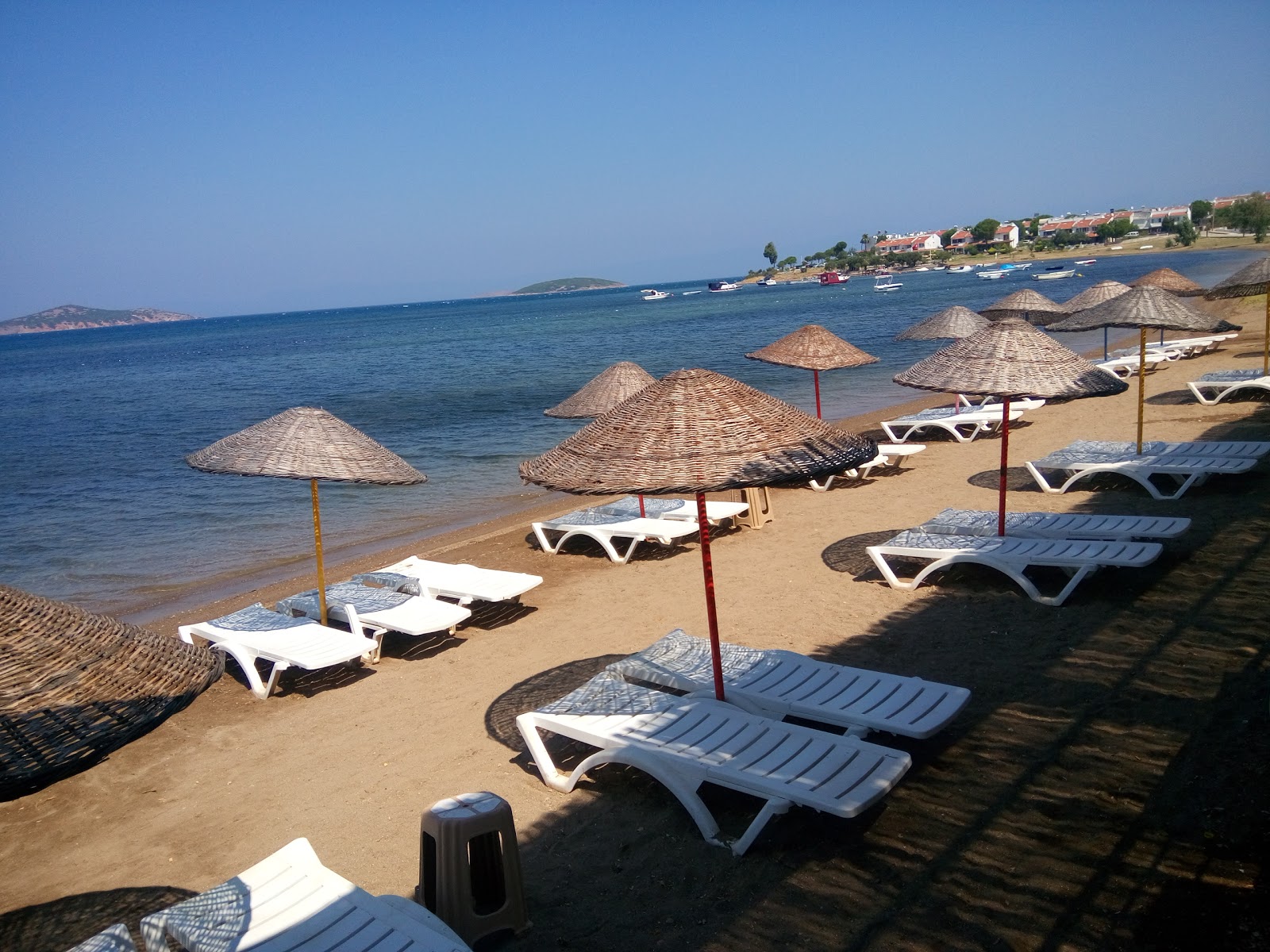 Foto de Ayvalik beach II com areia brilhante superfície