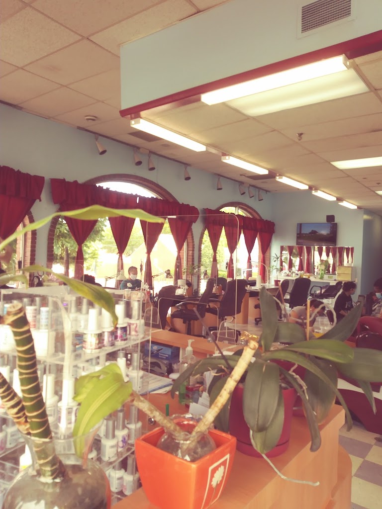 Happy Nails Milwaukee, WI 53222 Services and Reviews