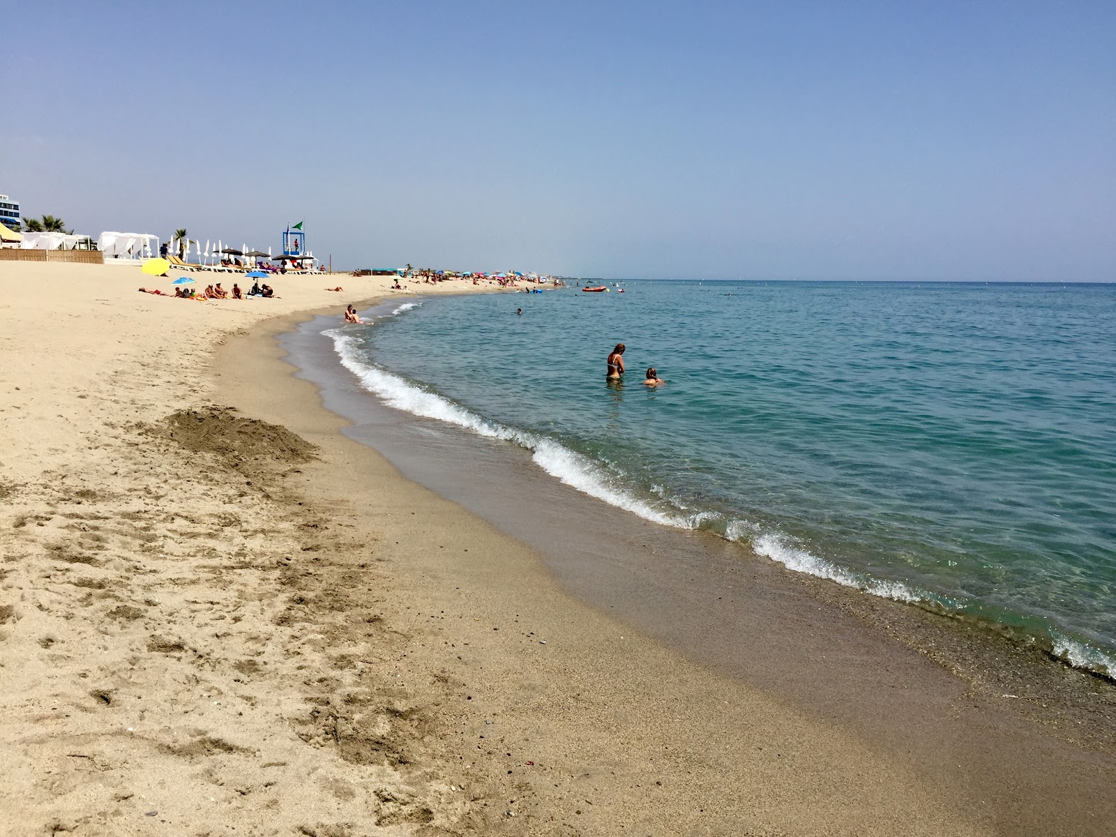 Fotografie cu Saint-Cyprien beach II cu o suprafață de apa pură turcoaz