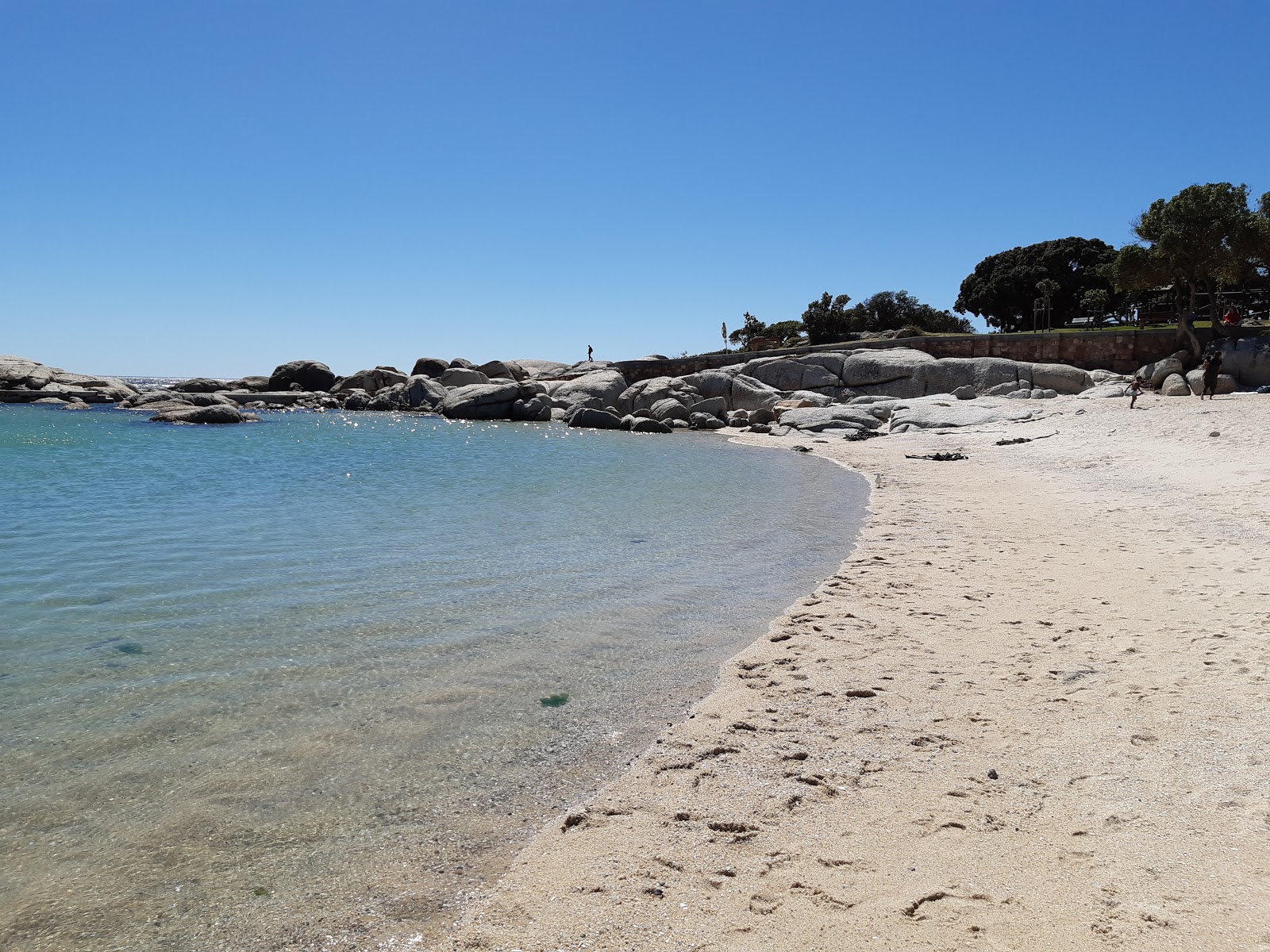 Foto von Camps Bay Tidal pool und die siedlung