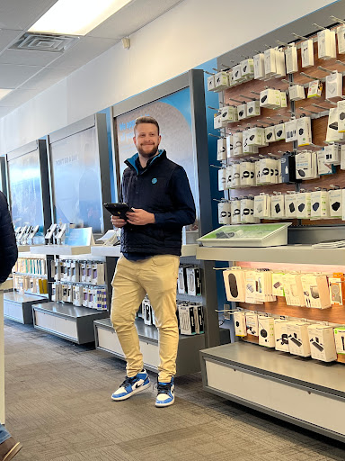 Cell Phone Store «AT&T Authorized Retailer», reviews and photos, 600 S St W #9, Raynham, MA 02767, USA