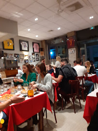 Atmosphère du Restaurant italien Pizzeria Napoli Chez Nicolo & Franco Morreale à Lyon - n°15
