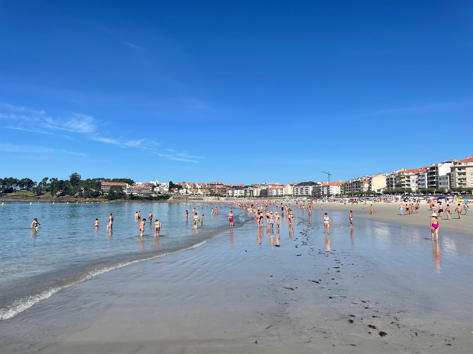 Praia de Silgar'in fotoğrafı geniş bir kıyı şeridi ile birlikte