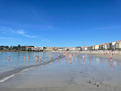 Praia de Silgar'in fotoğrafı geniş bir kıyı şeridi ile birlikte