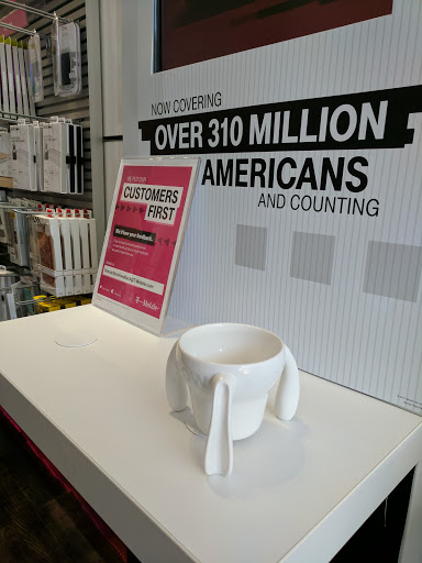 Cell Phone Store «T-Mobile», reviews and photos, 1732 Sherman Ave, Evanston, IL 60201, USA