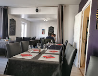 Atmosphère du Restaurant La Poule blanche à Ormes - n°5