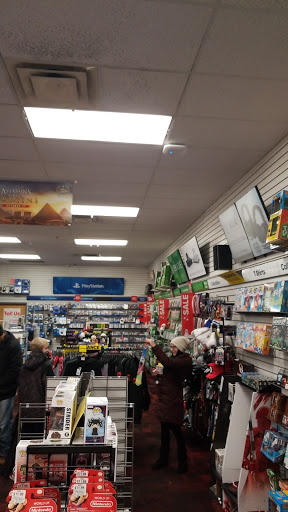 Video Game Store «GameStop», reviews and photos, 3424 W Shore Dr STE 20, Holland, MI 49424, USA