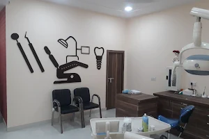 Dr Sachit Khandelwal, Advance Dental Care & Implant Centre image