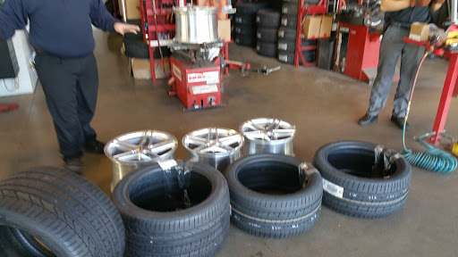 Tire Shop «Discount Tire Store - Eagan, MN», reviews and photos, 3575 Pilot Knob Rd, Eagan, MN 55122, USA