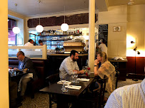 Atmosphère du Restaurant français Le Châteaubriand à Paris - n°14