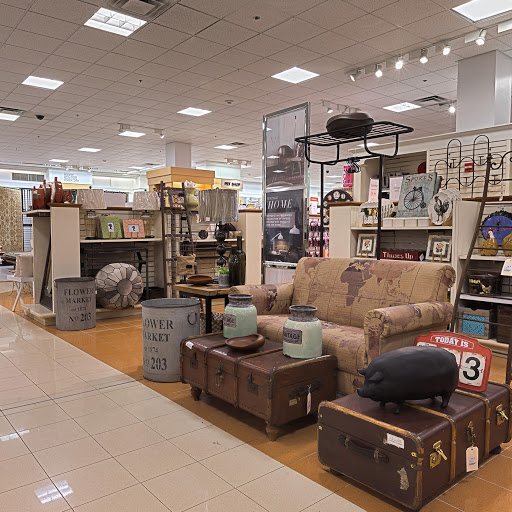 Department Store «Century 21 Department Store», reviews and photos, 1085 Old Country Rd, Westbury, NY 11590, USA