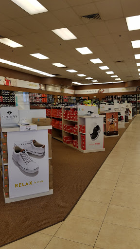 Shoe Store «Famous Footwear», reviews and photos, 5970 Kingstowne Center, Kingstowne, VA 22315, USA
