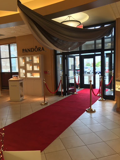 Jewelry Store «Jared The Galleria of Jewelry», reviews and photos, 16070 W Bluemound Rd, Brookfield, WI 53005, USA
