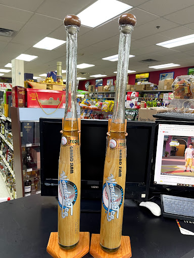 Liquor Store «Royal Liquor & Wine», reviews and photos, 1015 N Randall Rd, Elgin, IL 60123, USA