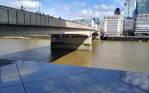London Bridge image