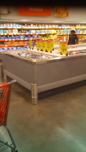 Grocery Store «Save-A-Lot», reviews and photos, 561 S Lewis Ave, Waukegan, IL 60085, USA