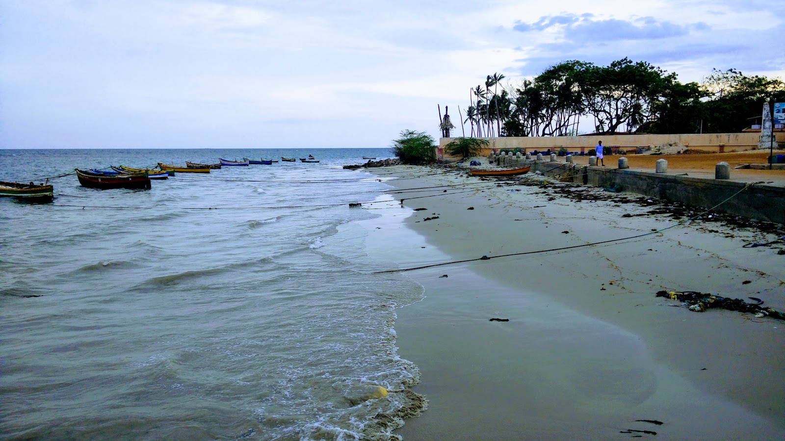 Fotografie cu Keezhakarai Beach Bay cu nivelul de curățenie înalt