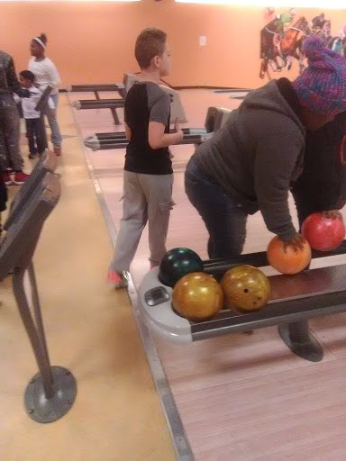 Bowling Alley «Executive Strike & Spare Family Fun Center», reviews and photos, 911 Phillips Ln, Louisville, KY 40209, USA