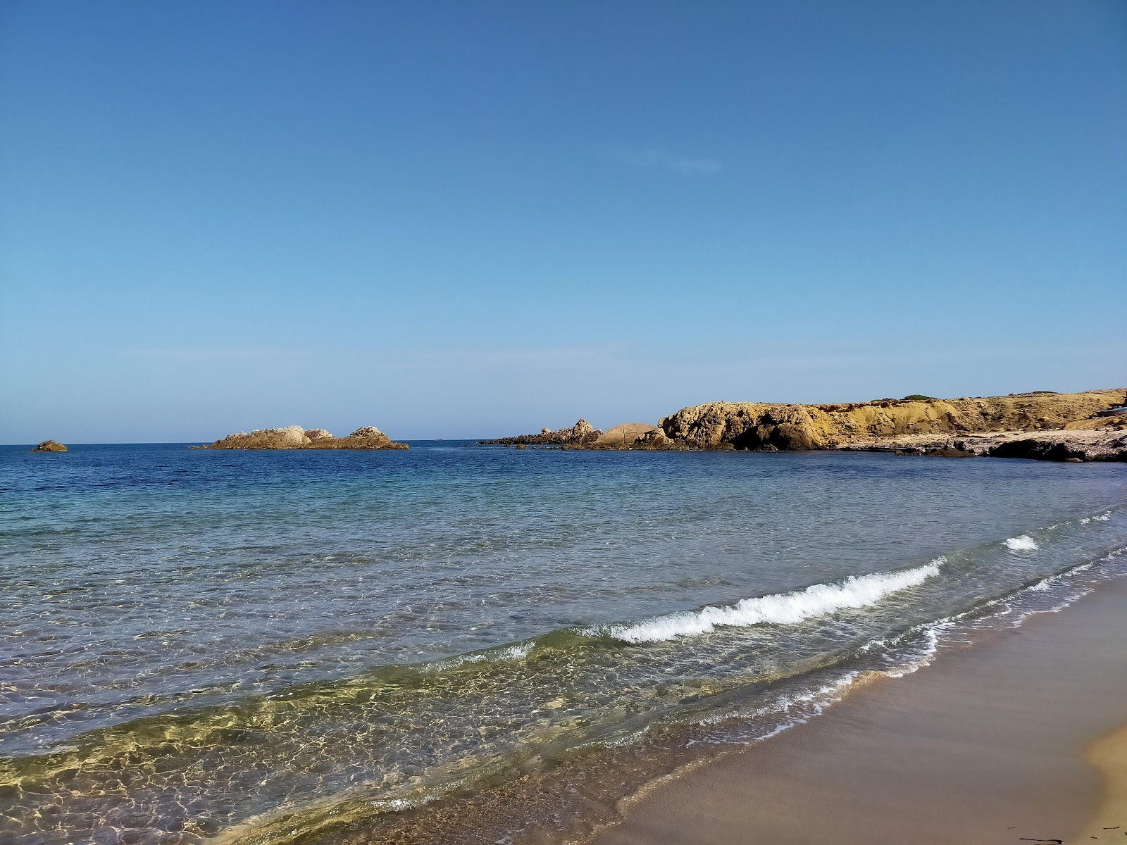 Foto von Plage Sidi el Bechir mit türkisfarbenes wasser Oberfläche