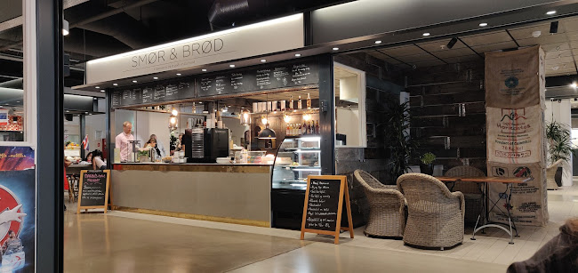 Kommentarer og anmeldelser af Smør & Brød