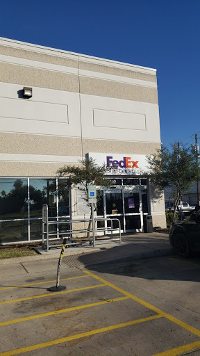 Shipping and Mailing Service «FedEx Ship Center», reviews and photos, 902 N Jackson Rd, Pharr, TX 78577, USA