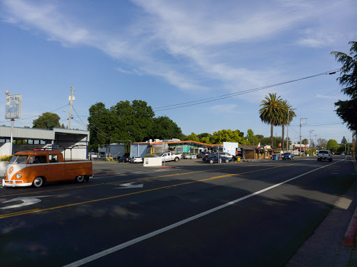 The Tidal Wave Car Wash en Sebastopol