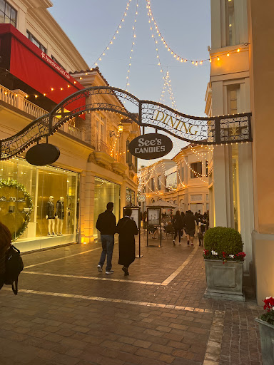 Shopping Mall «The Grove», reviews and photos, 189 The Grove Dr, Los Angeles, CA 90036, USA