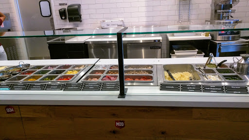 Shopping Mall «Barracks Rd Shopping Center», reviews and photos, 1117 Emmet St N, Charlottesville, VA 22903, USA