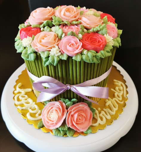Bloomsbyluv Custom Cakes and Cupcake Flavours & Designs