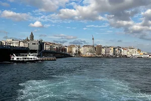 Eminonu Pier Kadikoy image