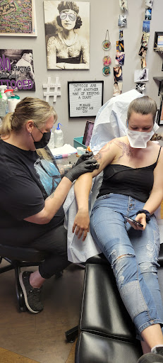 Tattoo Shop «Inkstaind Tattoo Studio», reviews and photos, 1210 E Main Ave, Puyallup, WA 98372, USA