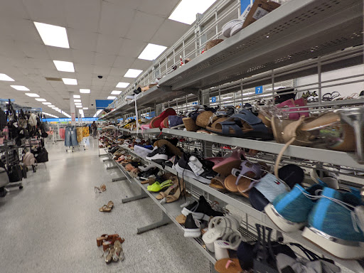 Clothing Store «Ross Dress for Less», reviews and photos, 352 S College Rd, Wilmington, NC 28403, USA