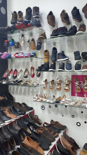 Stores to buy shoes Maracay