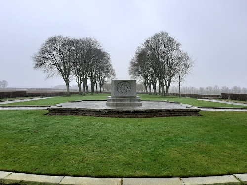 Le Quesnel Canadian Memorial à Le Quesnel