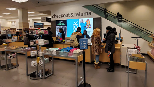 Department Store «Nordstrom Rack The Shops at State and Washington», reviews and photos, 24 N State St, Chicago, IL 60602, USA