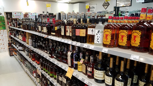 Liquor Store «Twinsburg Beer Wine & Liquor», reviews and photos, 9224 Darrow Rd, Twinsburg, OH 44087, USA
