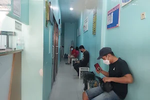 Klinik Anggrek Taman Kota image