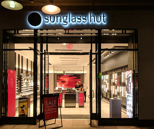 Shopping Mall «The Village at Corte Madera», reviews and photos, 1618 Redwood Hwy, Corte Madera, CA 94925, USA