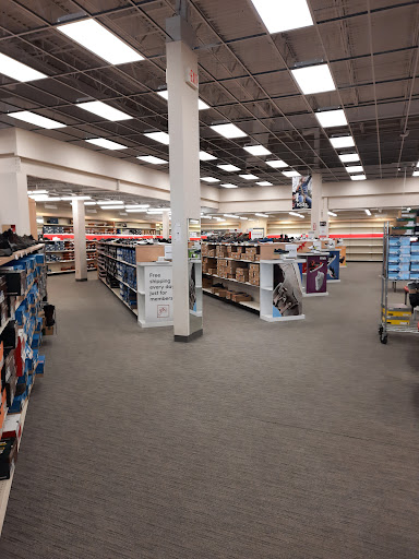 Shoe Store «Famous Footwear», reviews and photos, 1665 Olentangy River Rd, Columbus, OH 43212, USA