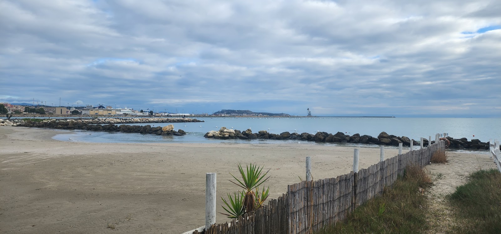 Φωτογραφία του Spiaggia di Giorgino με ευθεία ακτή